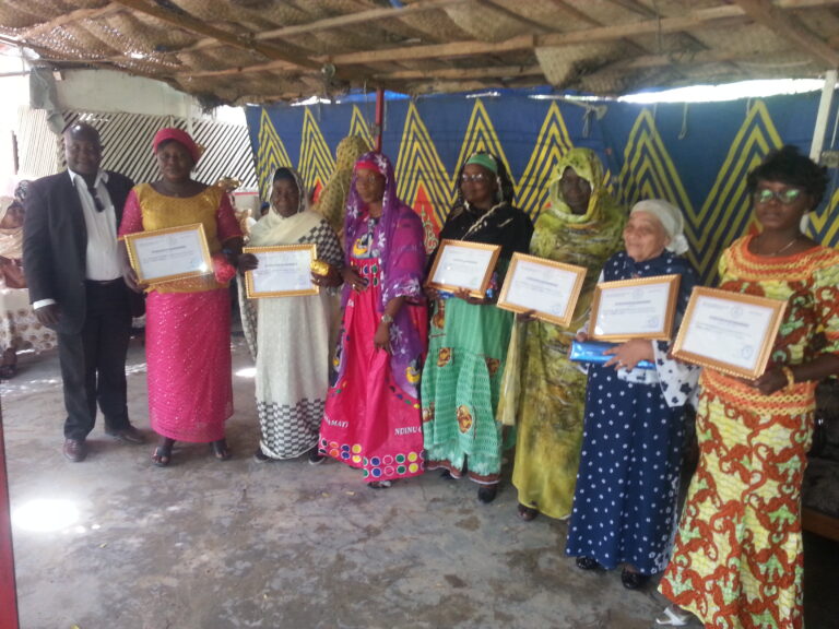 Remise des attestations de reconnaissance aux mamans nobles par AFAC