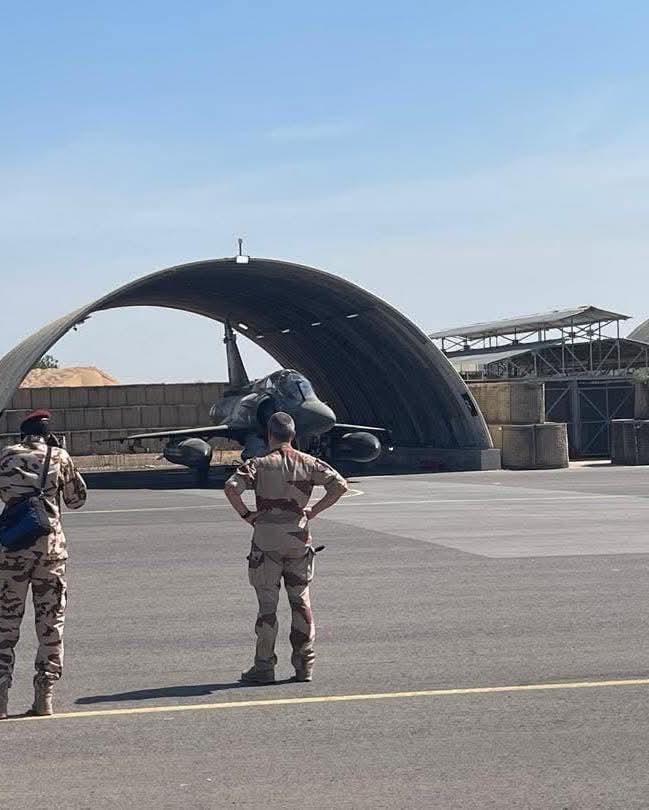 Début du retrait des forces françaises au Tchad : un premier lot d&rsquo;avions de chasse quitte le pays