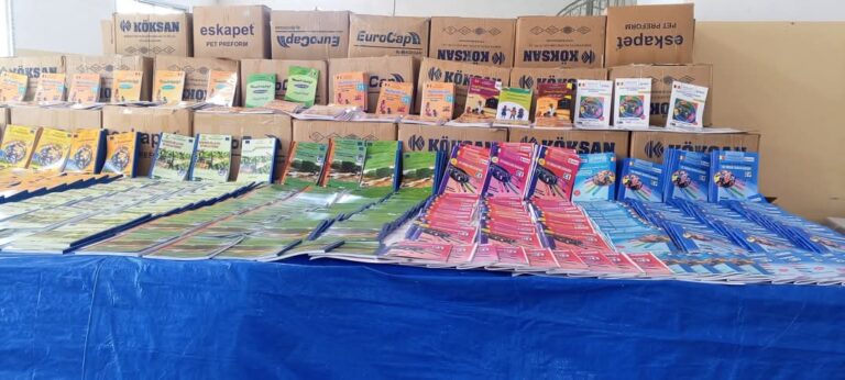 Le Tchad valide un manuel scolaire innovant sur le genre et le changement climatique