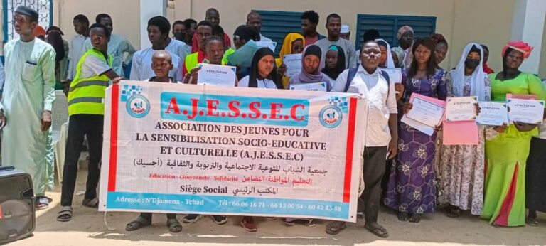 Cérémonie d’honneur au Lycée Sans Frontière : AJESSEC célèbre l’art oratoire et installe des ambassadrices de paix