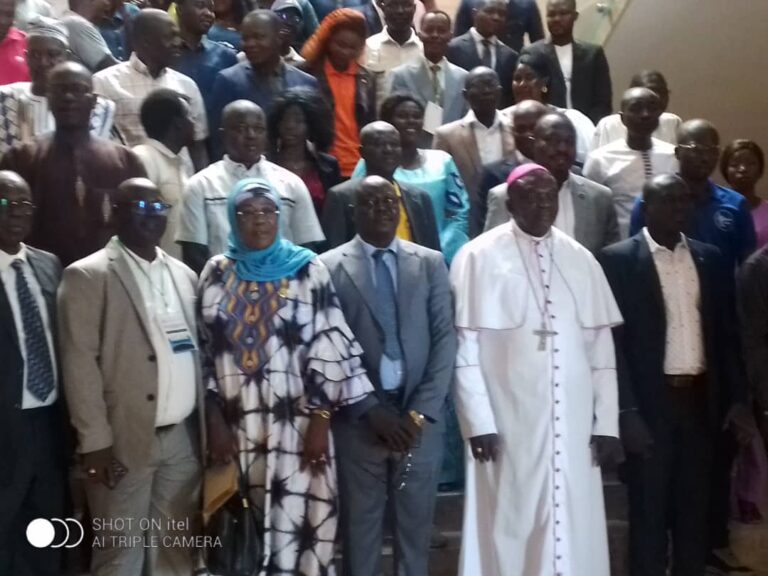 #Éducation : Les anciens élèves du lycée Padre Pio de Bébédja s’engagent pour la réhabilitation de leur établissement