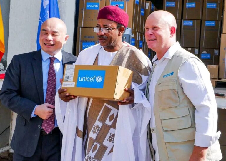 Coopération sanitaire : la Chine remet au Tchad des équipements médicaux d’une valeur de 422 millions FCFA