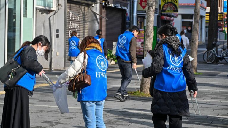 Osaka : des jeunes célèbrent la 100ᵉ opération de nettoyage à Namba
