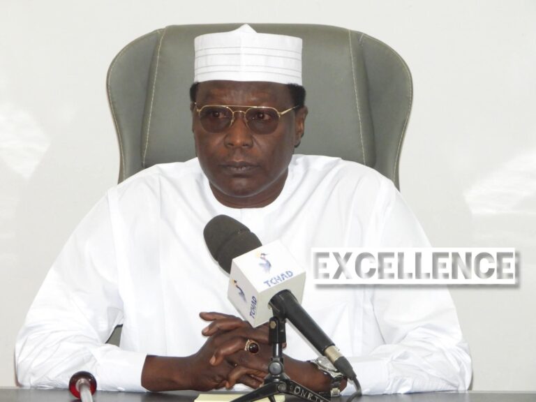 Le Délégué Général du Gouvernement auprès de la Province du SalamatGénéral Ismat Issakha AcheikhÀ l’occasion de l’Aïd el-Fitr