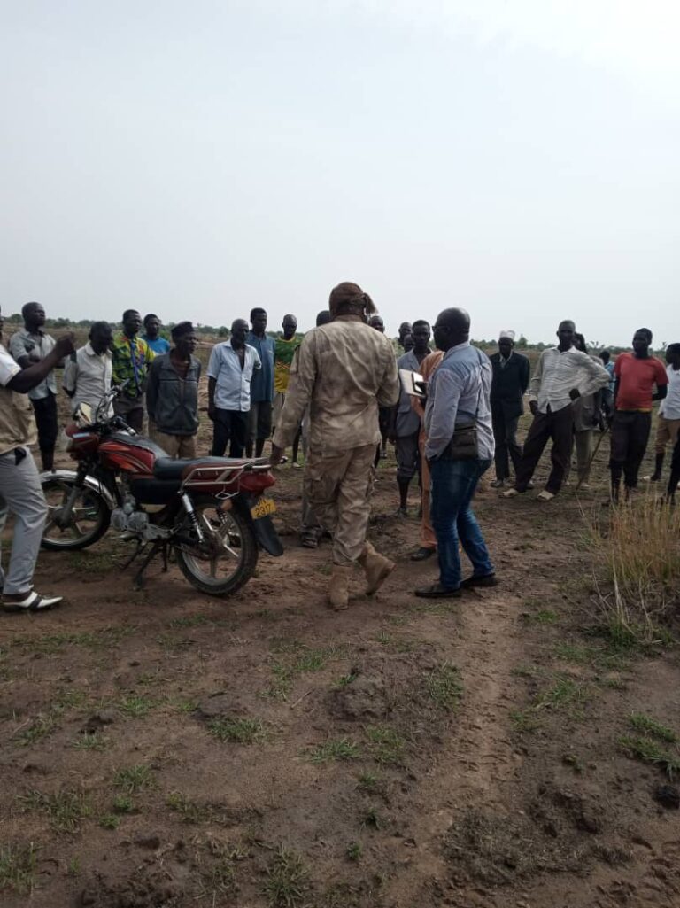 Dans une affaire foncière opposant la communauté Mangsé Mballa dans le canton Mangse sous-préfecture de Bologo à la communauté Oubou placée sous compétence territoriale de canton Bayaka sous-préfecture de Kelo rural séparée naturellement par un cour d&rsquo;eau la Tchiré, le chef de canton Bayaka, sa Majesté Weibigué Pirkolossou Nathanaël en fait une affaire personnelle.