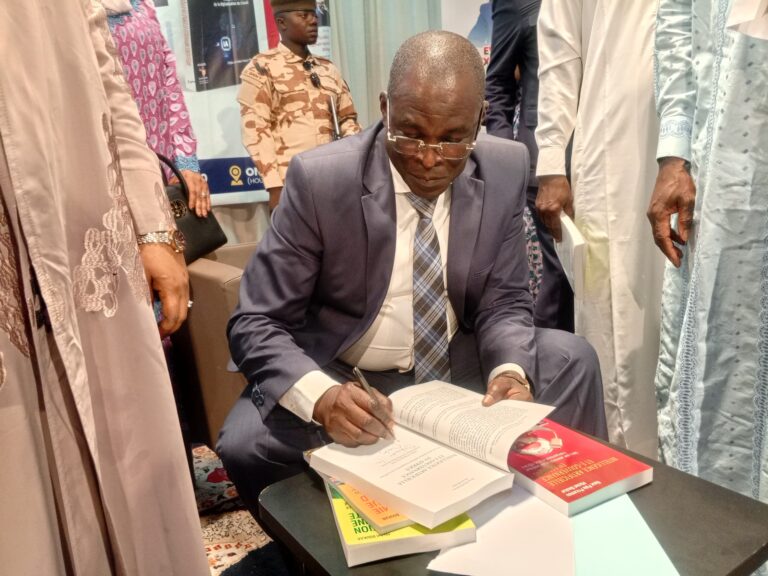 N’Djamena :  Dr Boukar michel présente dix ouvrages scientifiques et réaffirme son engagement pour la recherche