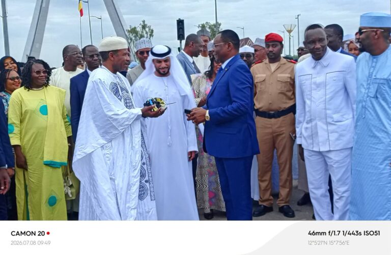 Coopération : les Émirats arabes unis renforcent les secteurs de la santé et de l&rsquo;enseignement supérieur au Tchad avec un don de 100 véhicules