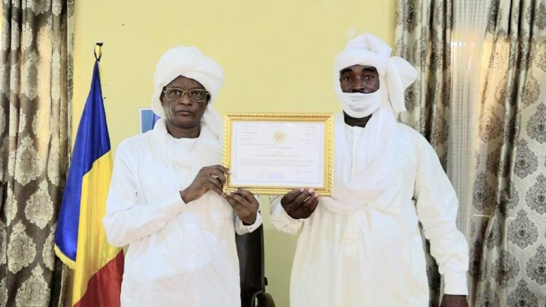 Ennedi Ouest : Le député Abbas Khamis Oumar honore l’engagement du sous-préfet d’Eliché Bahr Guettï